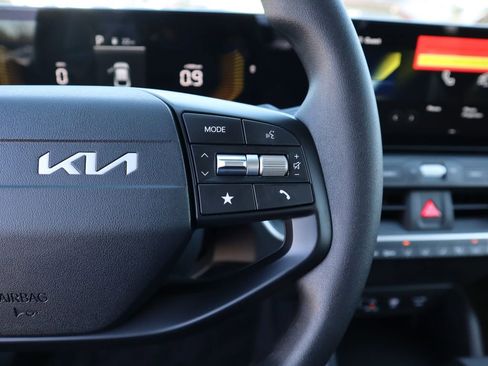 New 2025 Kia K4 LXS image 31