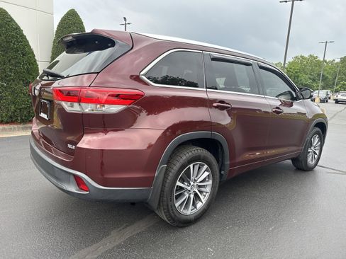 Used 2018 Toyota Highlander XLE FWD image 4