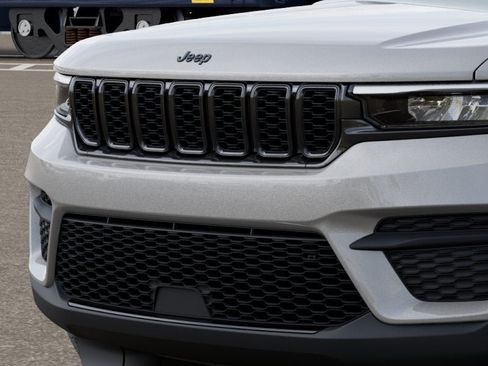 New 2025 Jeep Grand Cherokee Altitude image 37