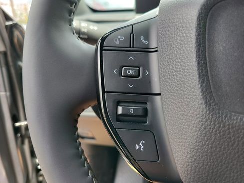 Used 2026 Toyota C-HR AWD/4WD image 16