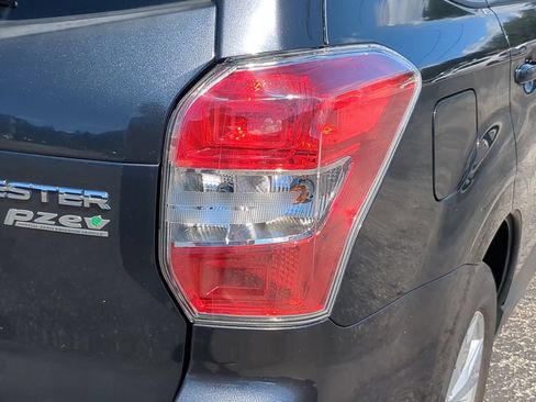 Used 2015 Subaru Forester 2.5i Premium AWD/4WD image 8