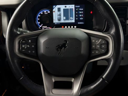 Used 2023 Ford Bronco Badlands image 16