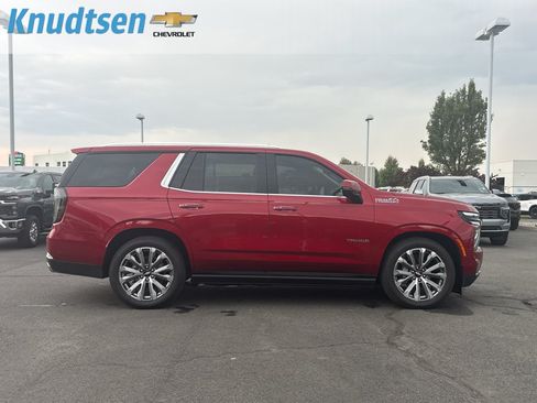 Used 2025 Chevrolet Tahoe High Country AWD/4WD image 8