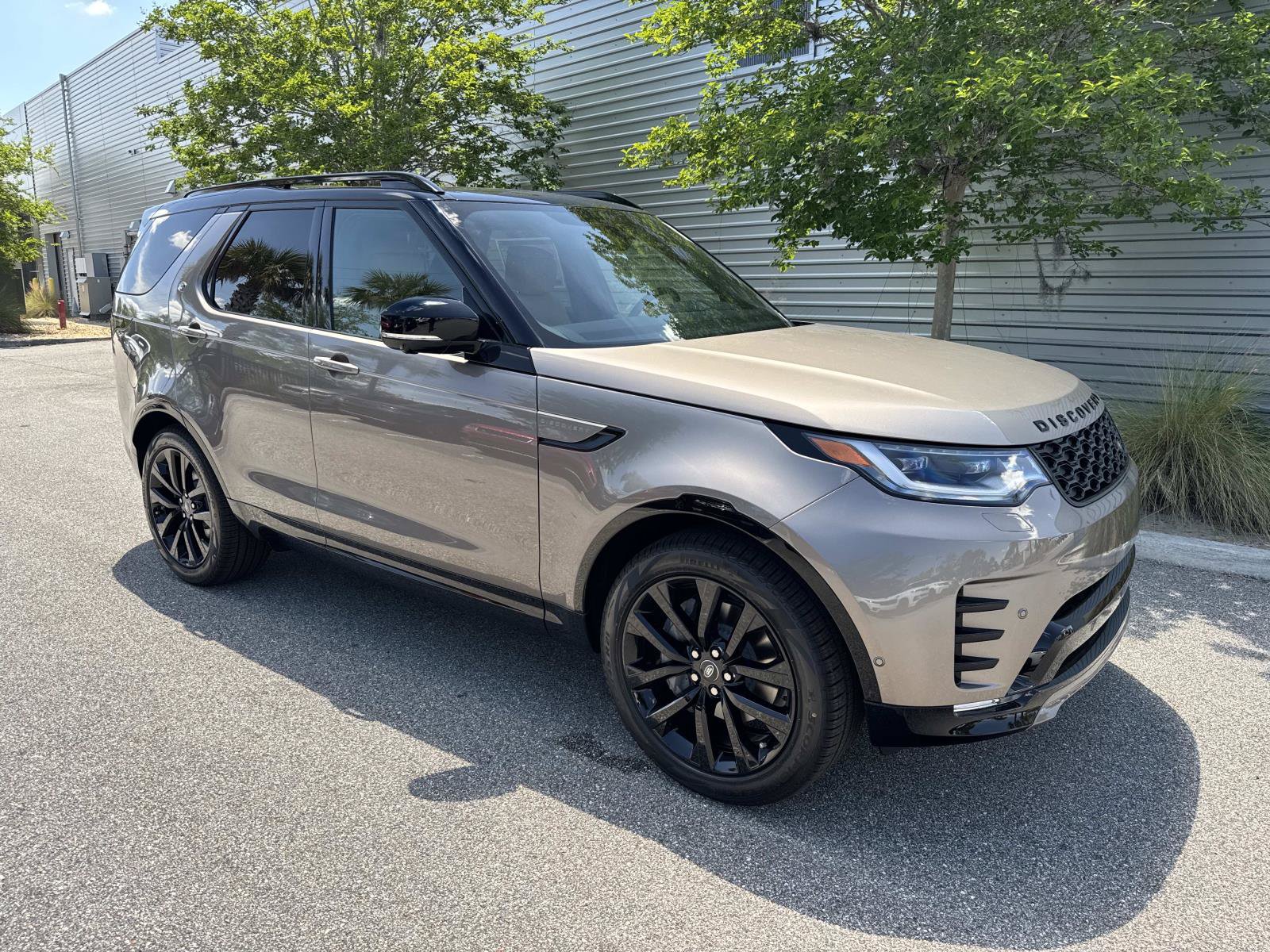 Used 2026 Land Rover Discovery Dynamic SE AWD/4WD image 4