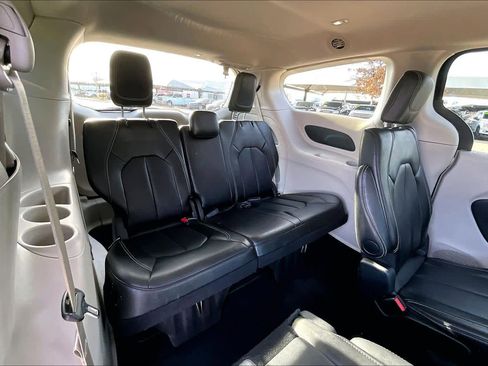 Certified 2024 Chrysler Pacifica Touring-L image 35