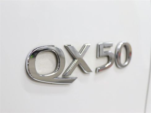 Used 2020 INFINITI QX50 Luxe w/ Navigation Package AWD/4WD image 9