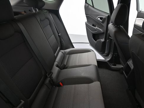 Used 2025 Chevrolet Trax LT FWD image 13