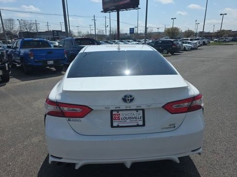 Used 2020 Toyota Camry SE w/ Sunroof Package image 6