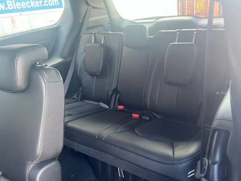 New 2025 Chrysler Pacifica Select w/ Uconnect Theater Family Group image 41