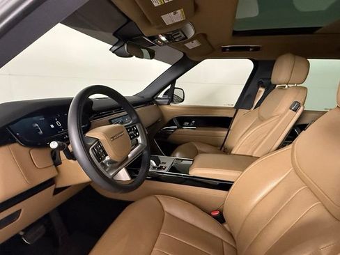 Used 2025 Land Rover Range Rover SE AWD/4WD image 5