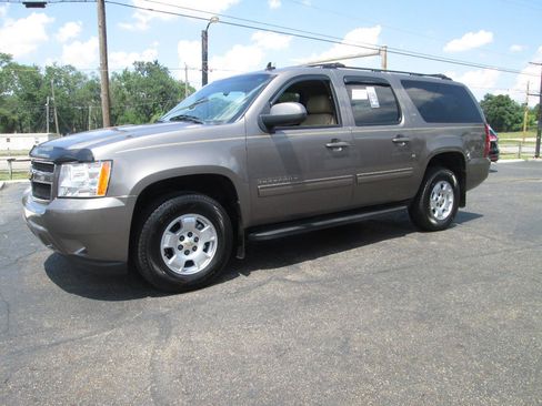 Used 2012 Chevrolet Suburban LT AWD/4WD image 9