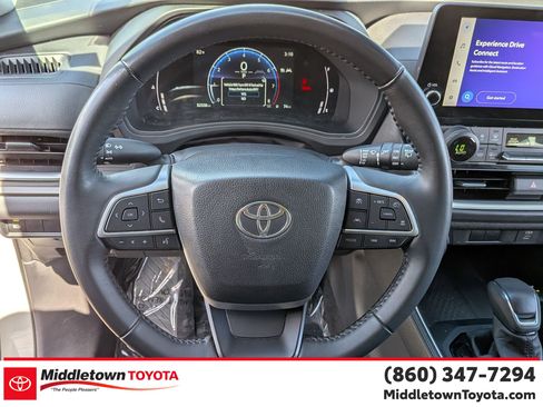 Certified 2024 Toyota Grand Highlander AWD image 17