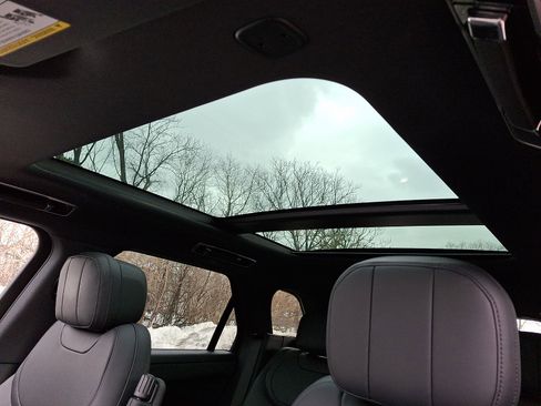 Used 2025 Land Rover Range Rover Sport Dynamic SE image 14