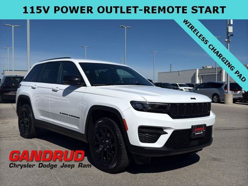Used 2025 Jeep Grand Cherokee Altitude AWD/4WD image 1
