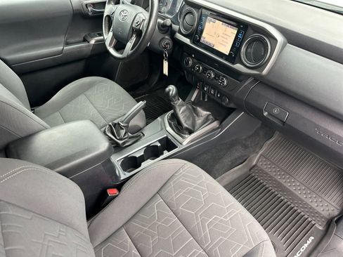 Used 2019 Toyota Tacoma TRD Sport image 15
