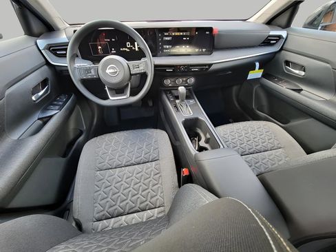 Used 2025 Nissan Kicks SV FWD image 7