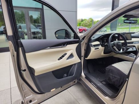 Used 2025 INFINITI QX60 Sensory w/ Vision Package image 12