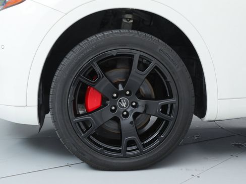 Certified 2022 Maserati Levante GT image 23