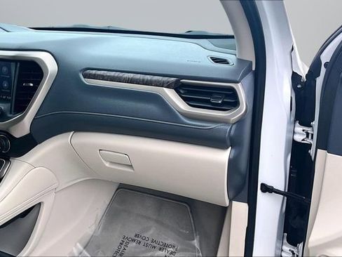 Used 2022 GMC Acadia Denali w/ Denali Ultimate Package AWD/4WD image 15