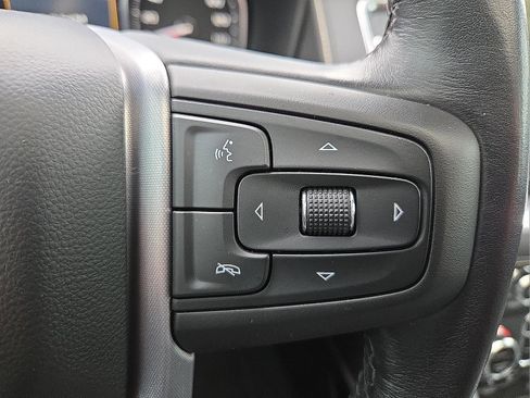 Used 2021 GMC Yukon SLT w/ SLT Premium Package image 18