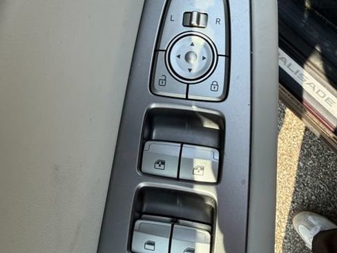 Used 2023 Hyundai Palisade Limited AWD/4WD image 11