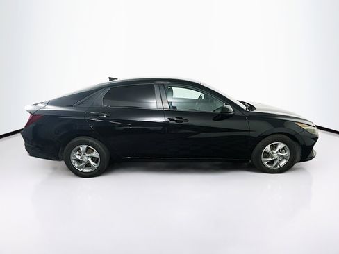 Used 2021 Hyundai Elantra SE image 10