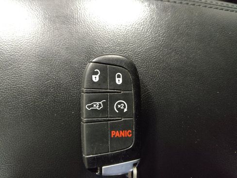 Used 2019 Jeep Grand Cherokee Limited AWD/4WD image 32