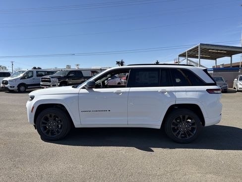 New 2026 Jeep Grand Cherokee Limited Reserve AWD/4WD image 2
