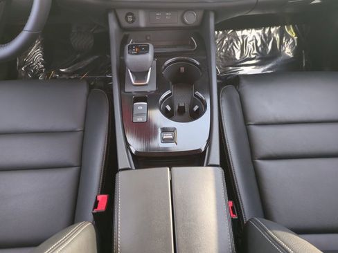 Certified 2025 Nissan Rogue SL w/ Tech Package FWD image 19