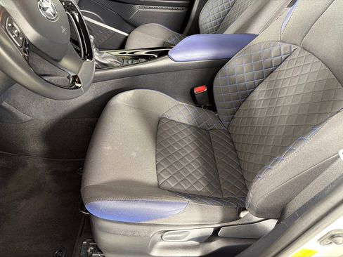 Used 2020 Toyota C-HR XLE image 14