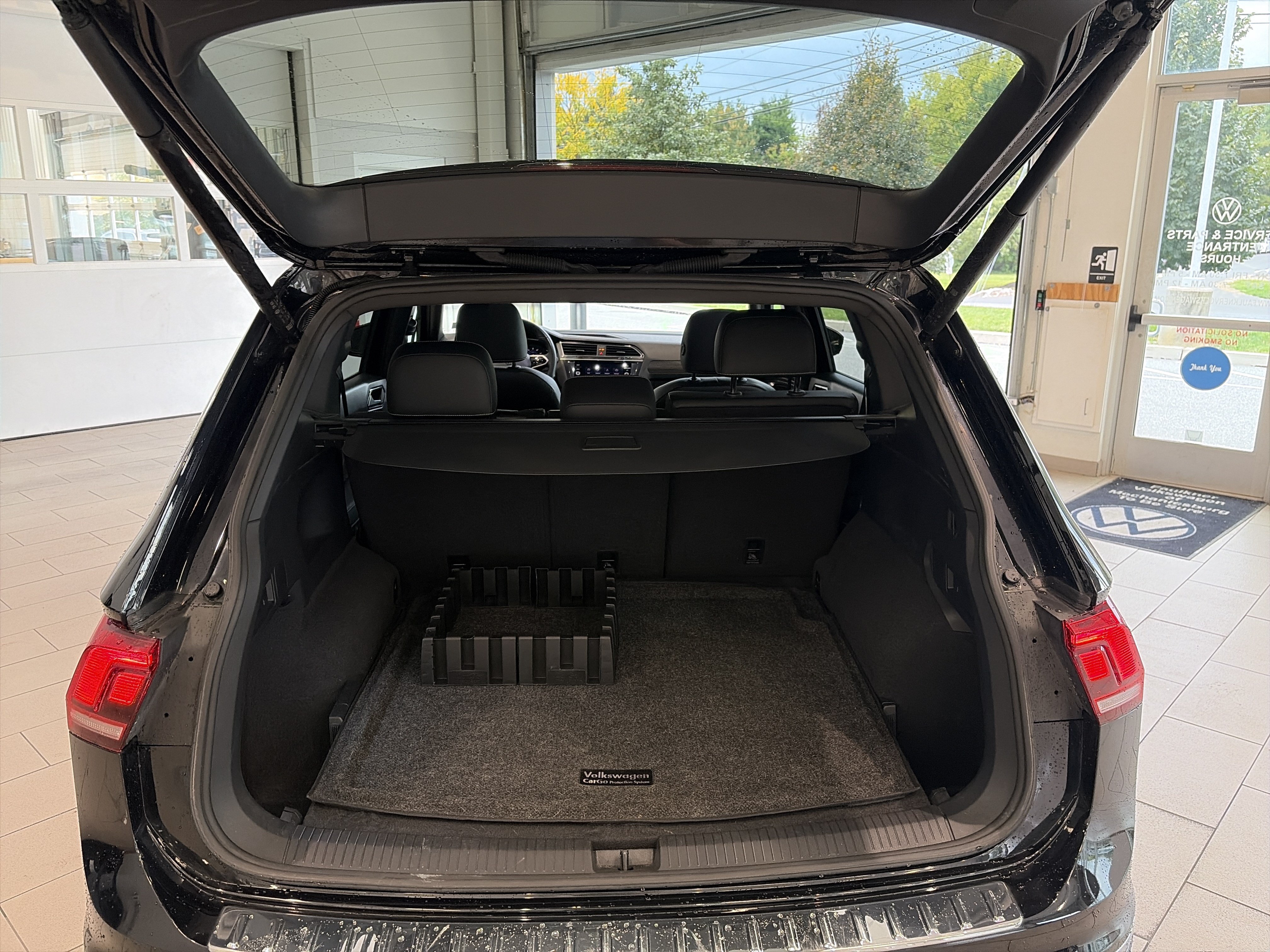 Used 2024 Volkswagen Tiguan SEL R-Line AWD/4WD image 22