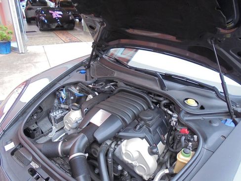Used 2015 Porsche Panamera 4 AWD/4WD image 39