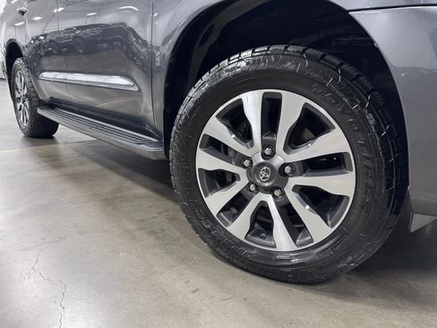 Used 2019 Toyota Sequoia Limited w/ Safety & Convenience Package image 21