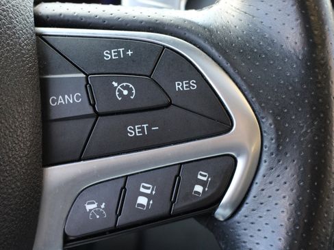 Used 2015 Jeep Grand Cherokee SRT w/ Luxury Group II image 17