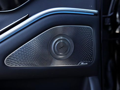 Used 2022 Mercedes-Benz S 500 4MATIC w/ AMG Line Package image 27