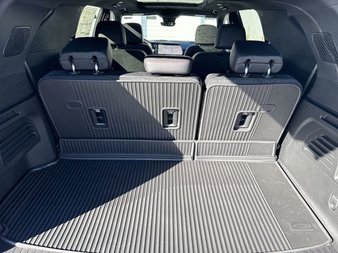 New 2026 Chevrolet Traverse RS image 17