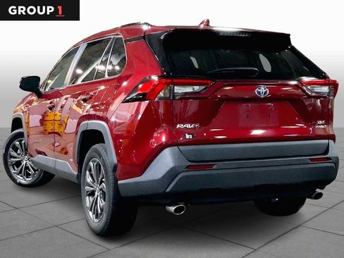 Used 2022 Toyota RAV4 XLE Premium image 12