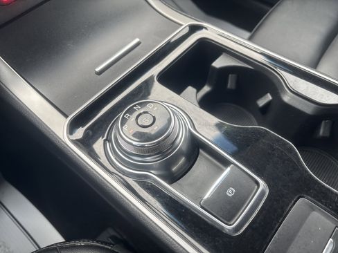 Used 2020 Ford Edge SEL image 24