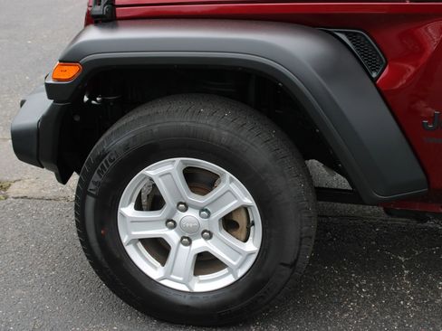 Used 2022 Jeep Wrangler Unlimited Sport AWD/4WD image 11