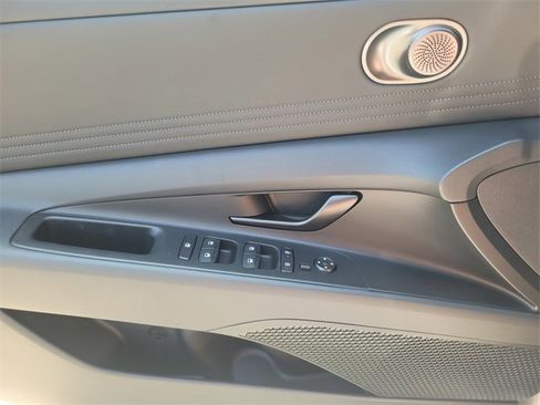 New 2025 Hyundai Elantra SEL image 13