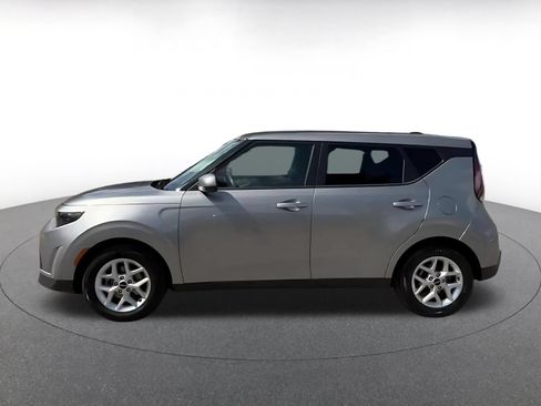 Used 2025 Kia Soul LX w/ LX Technology Package FWD image 8