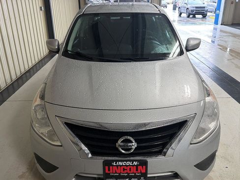 Used 2017 Nissan Versa SV image 4