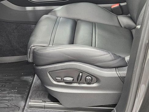 Certified 2025 Porsche Cayenne image 24
