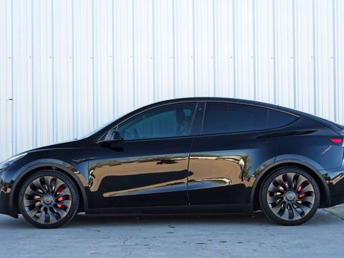 Used 2022 Tesla Model Y Performance image 9