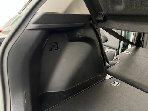 Used 2025 Hyundai Venue SEL FWD image 30