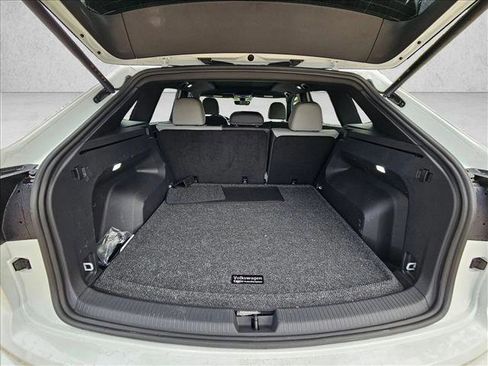 Used 2025 Volkswagen Atlas Cross Sport SEL R-Line image 14