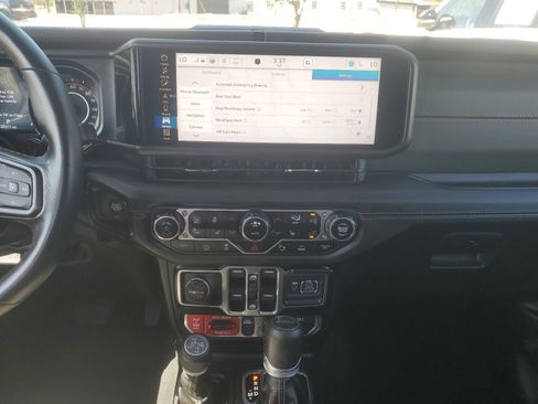 Used 2024 Jeep Gladiator Mojave image 10