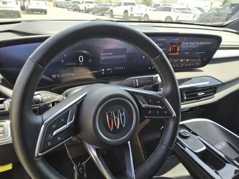 Used 2025 Buick Enclave Preferred FWD image 7