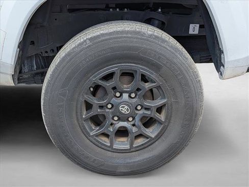 Used 2022 Toyota Tacoma SR5 w/ Technology Package image 3