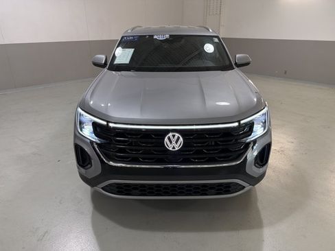 Certified 2026 Volkswagen Atlas Cross Sport SE AWD/4WD image 3